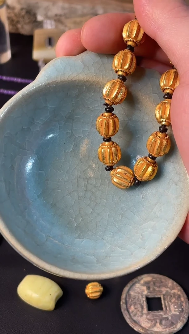 瓷片鼎****电微瑕2颗