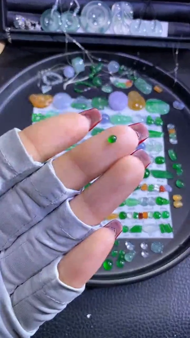 未镶嵌挂件翡翠蛋面