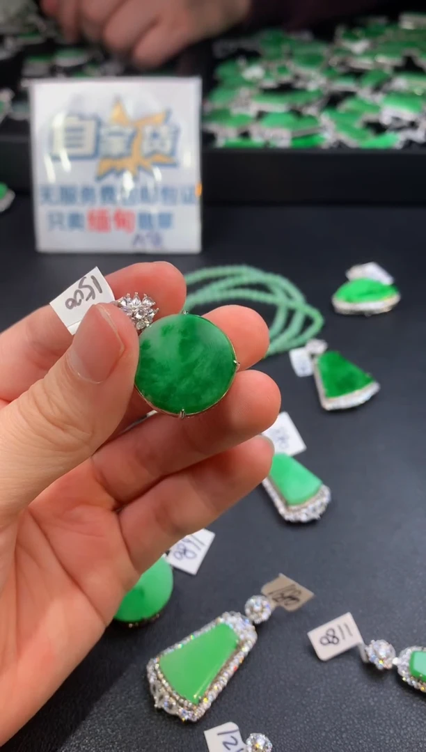 翡翠银S925镶嵌颈饰翡翠