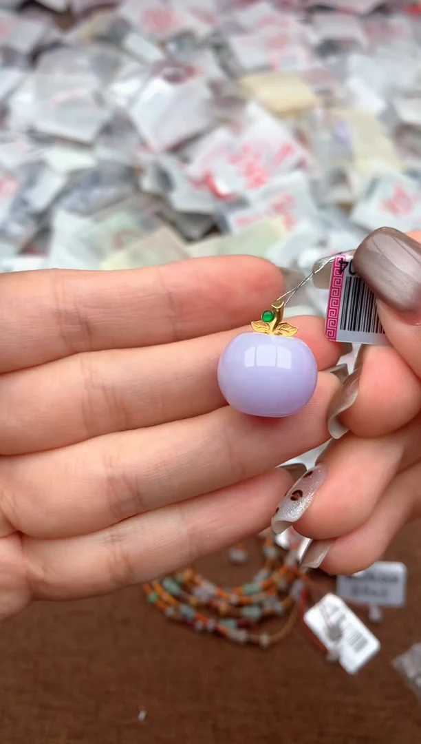 18K金镶嵌挂件翡翠—