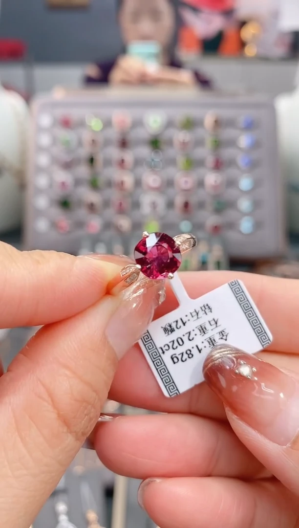 18K金镶嵌戒指碧玺2.02