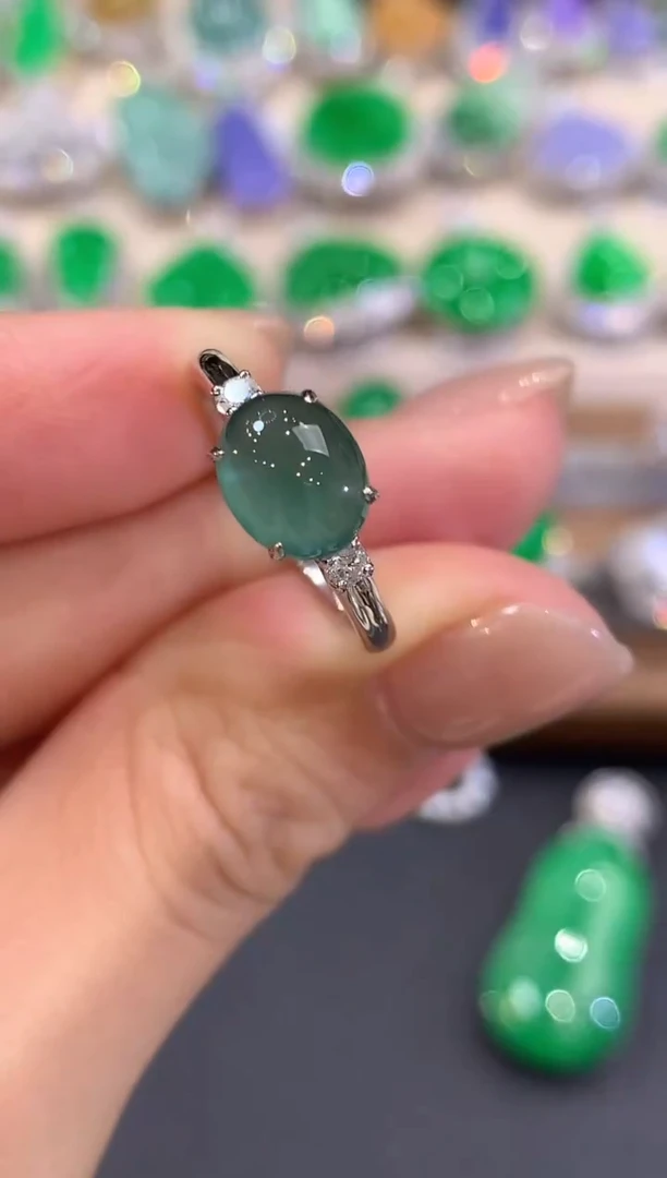 18K金镶嵌戒指翡翠厚***物w25