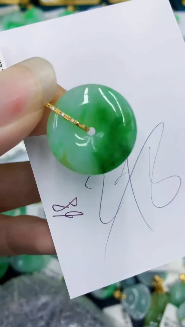 翡翠18K金镶嵌颈饰1111111111