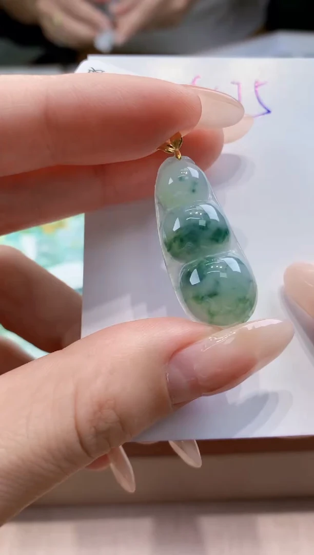 翡翠未镶嵌颈饰天然缅甸a货翡翠