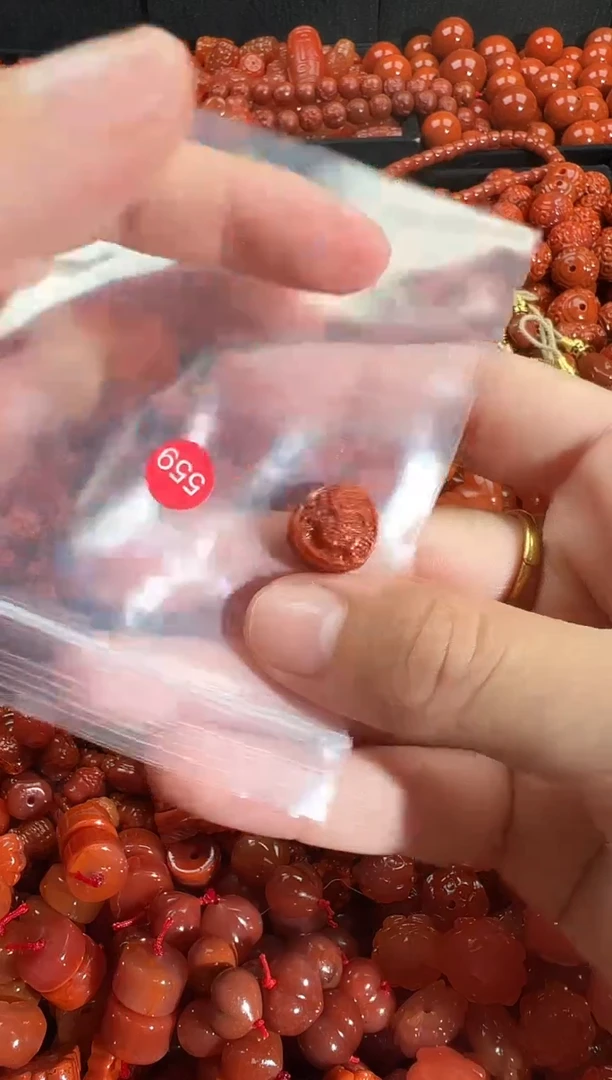 颈饰未镶嵌南红玛瑙1