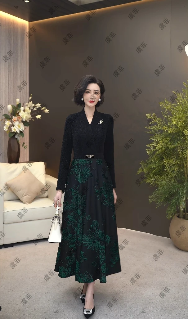 2025新款祖母绿亮丝植绒提花弹力超柔牛奶绒保暖连衣裙WF3159R