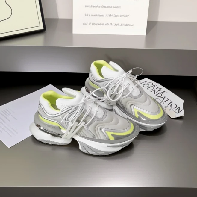 小个子厚底增高休闲运动鞋2025款宇宙飞船太空鞋明星同款老爹鞋女