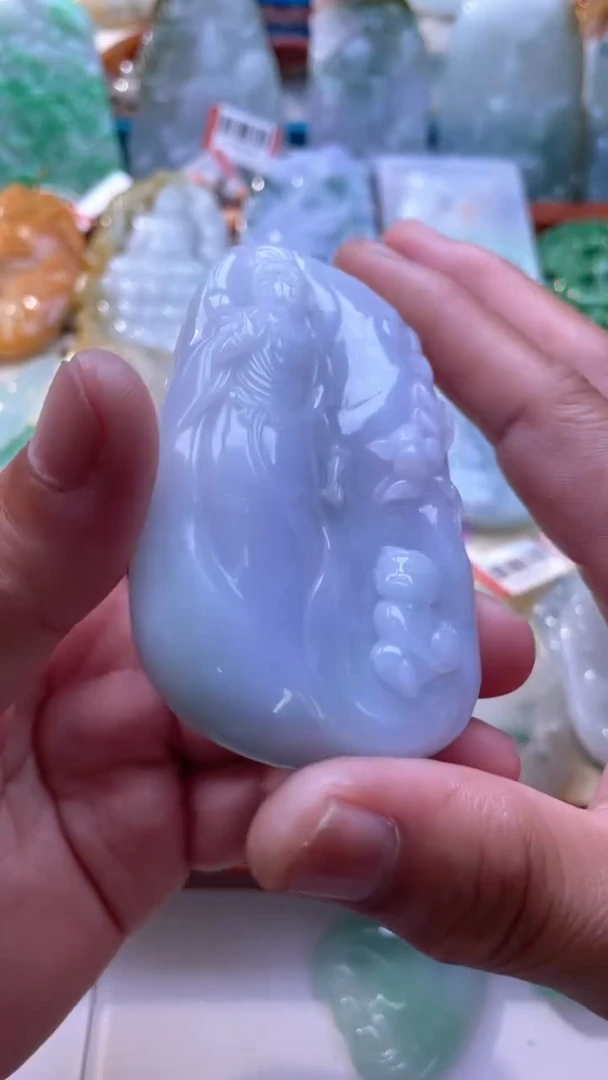 翡翠未镶嵌颈饰童子拜佛