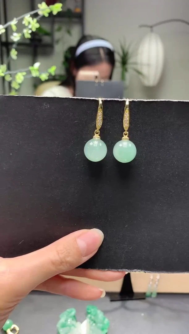 未镶嵌石英质玉耳坠耳坠