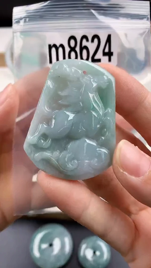 颈饰未镶嵌翡翠天然翡翠吊坠挂件