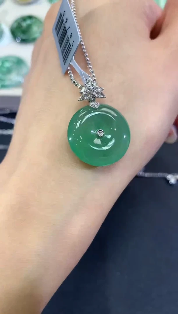 【闪购商品】翡翠吊坠(不含链)18K金镶嵌a53