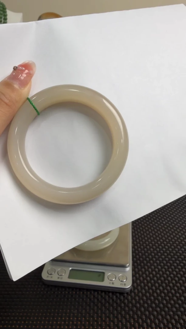 颈饰未镶嵌和田玉手镯56+