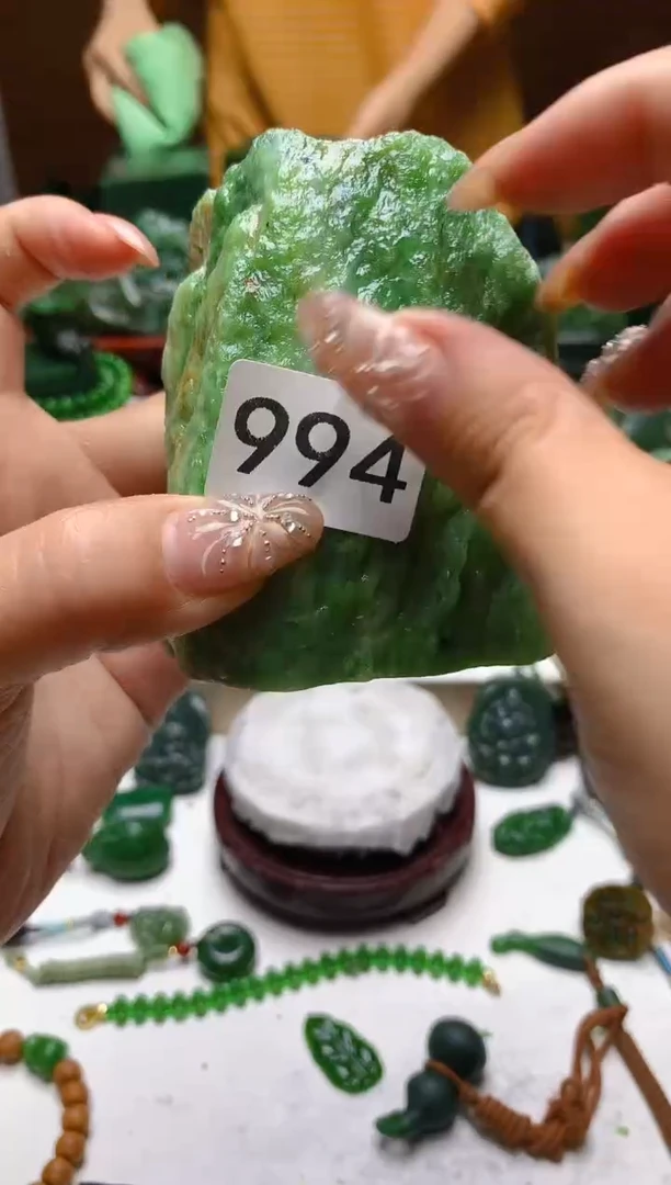 未镶嵌和田玉（碧玉）珠宝半成品1