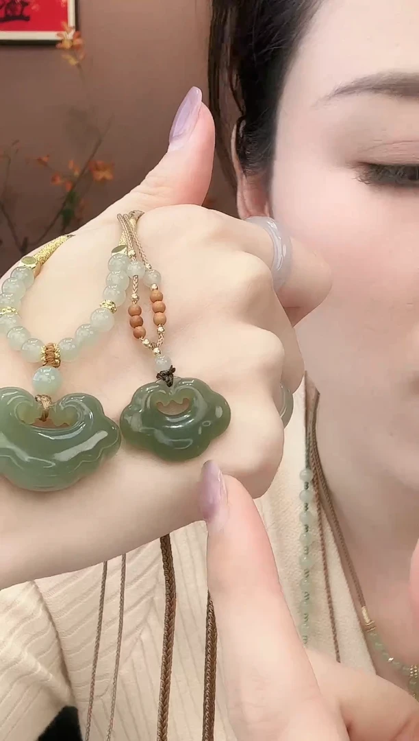 吊坠(赠链)未镶嵌和田玉如意锁约30mm  多样性发其余