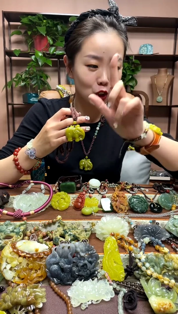 未镶嵌岫玉吊坠多样性发货发其中之一