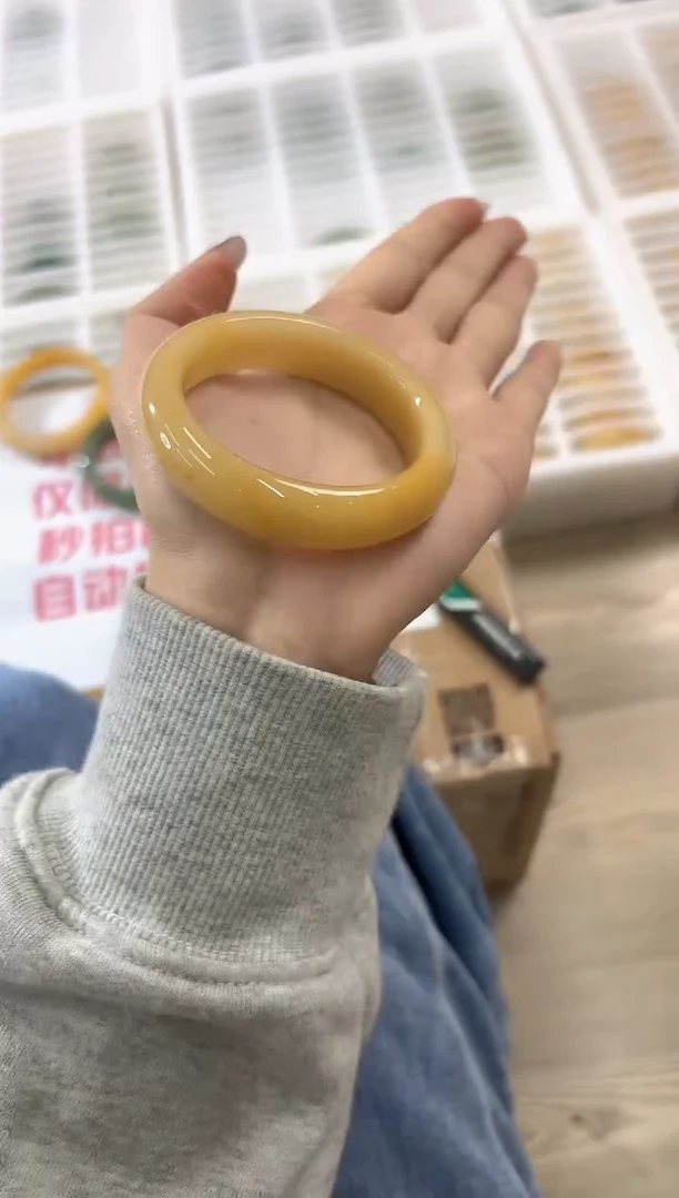 未镶嵌手镯石英质玉146-52HU