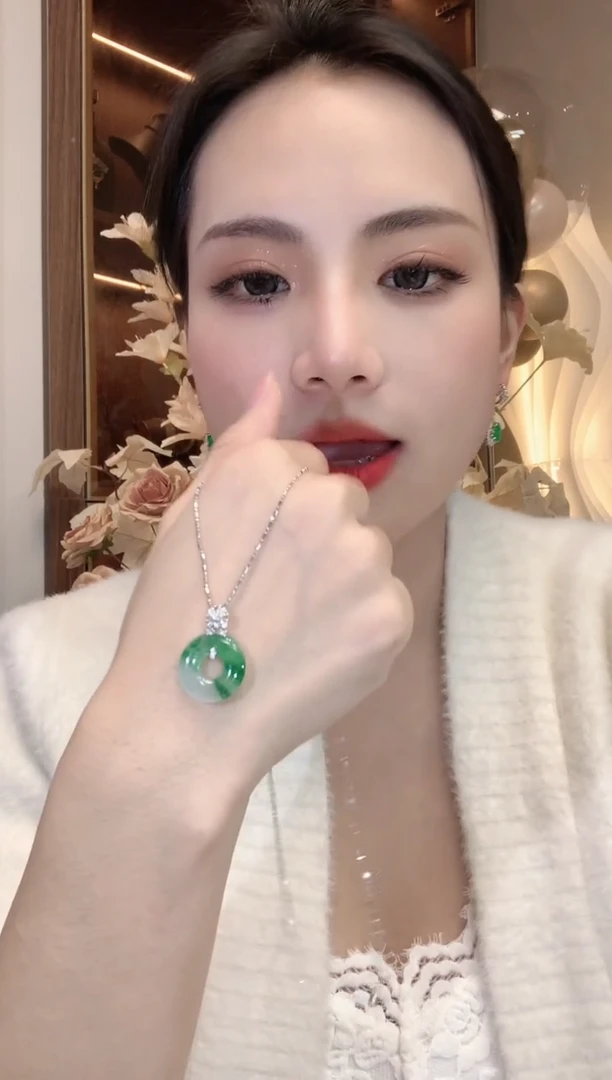 【闪购商品】翡翠吊坠(不含链)18K金镶嵌C8