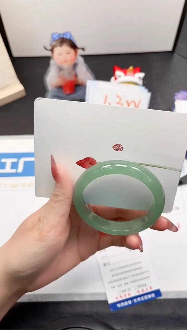 【闪购商品】石英质玉手镯未镶嵌180-56