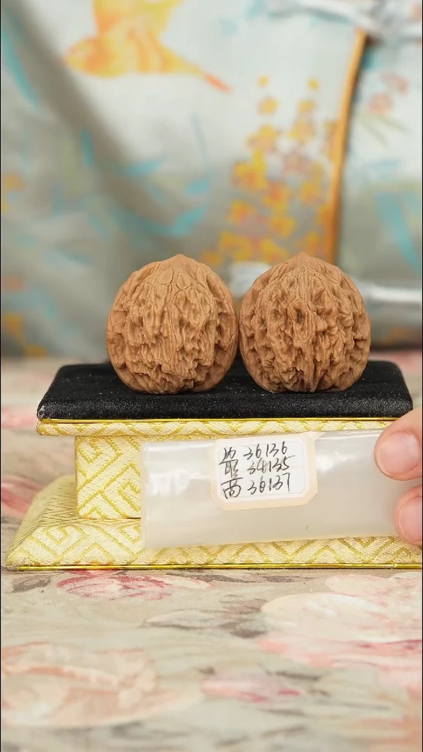 【闪购商品】文玩核桃把件麦穗虎头