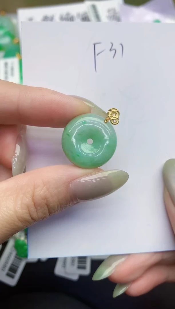 翡翠未镶嵌颈饰缅甸天然翡翠A货