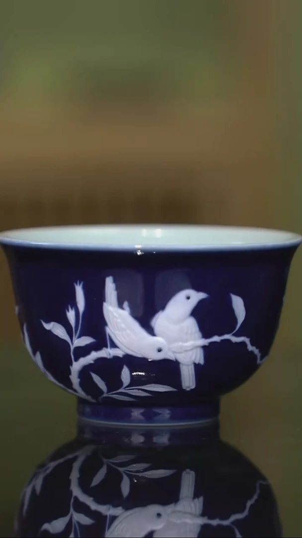 瓷片王琳窑-霁蓝堆雕喜鹊杯