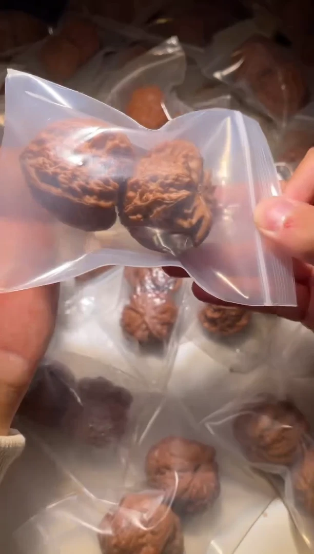 把件文玩核桃?文玩核桃三角白
