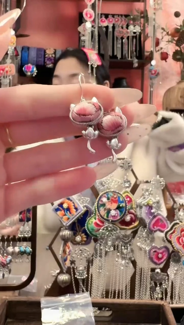 织绣云织谣民族风精美饰品14*