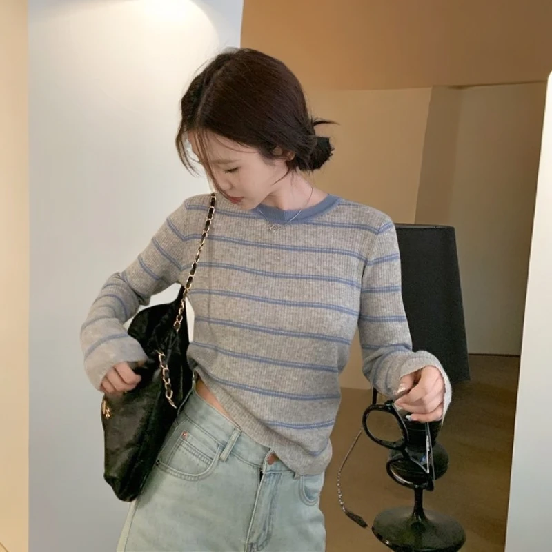 早秋韩版2025新款圆领套头撞色条纹拼接显瘦小众百搭长袖针织衫女