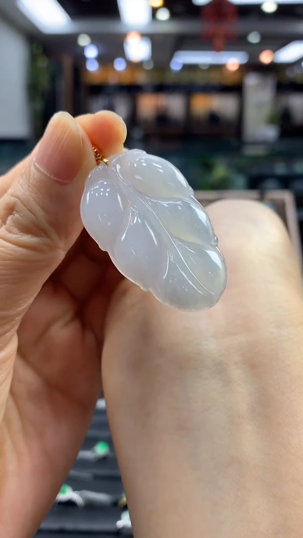 颈饰18K金镶嵌翡翠树叶