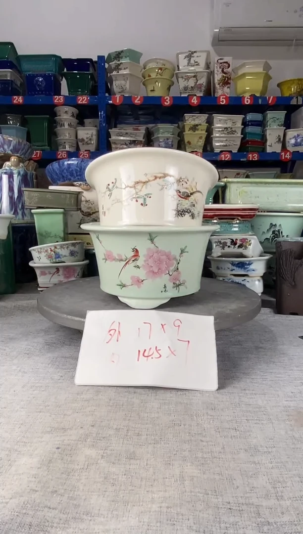 106两只圆盆花盆