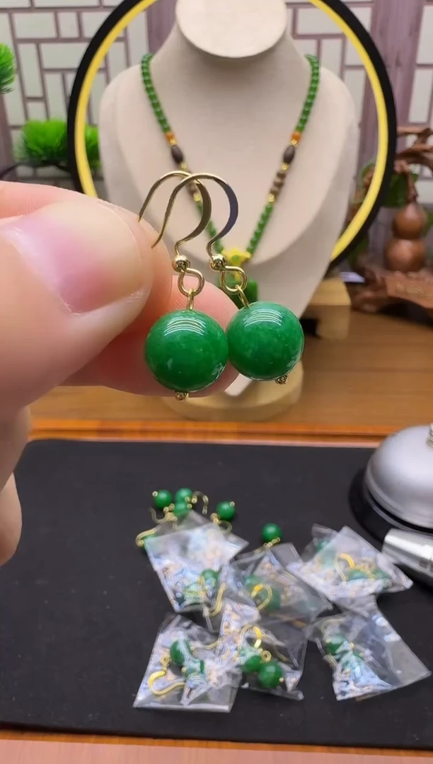 14K金镶嵌翡翠耳饰E02