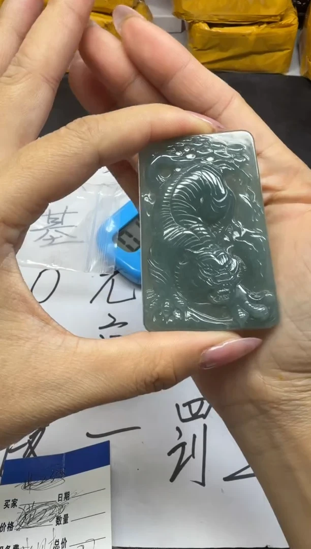 颈饰未镶嵌翡翠来*?.