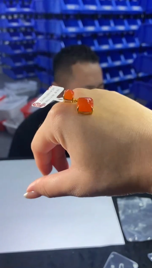 吊坠(不含链)18K金镶嵌南红玛瑙多样性-吊坠-D9781