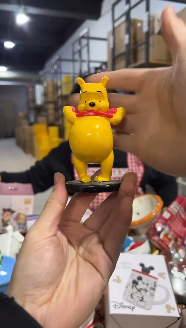 【闪购商品】杯树脂维尼露肚皮摆件