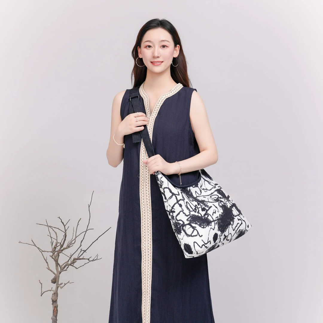 无则艺【斜挎月牙包】黑墨时尚百搭小众灯芯绒布包斜挎包文艺