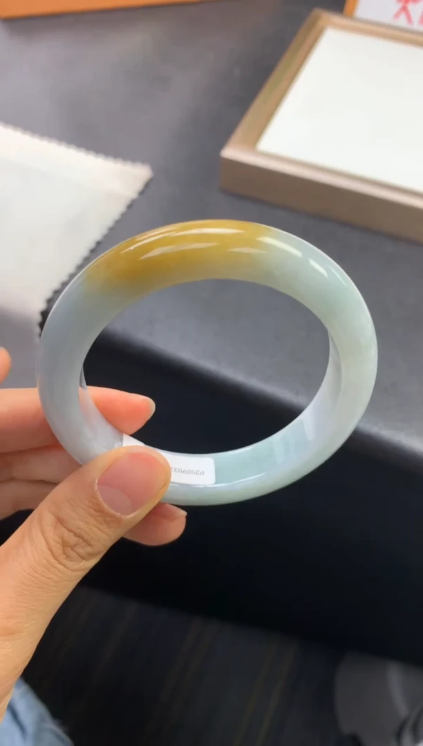 未镶嵌手镯翡翠退货需手镯吊牌标签完好