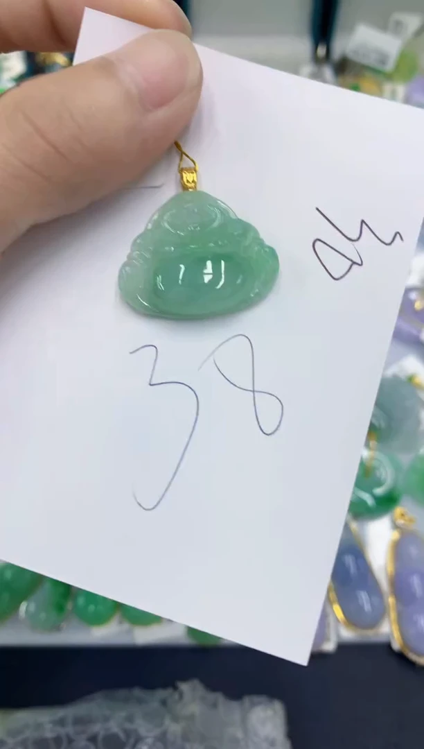 翡翠挂件未镶嵌翡翠