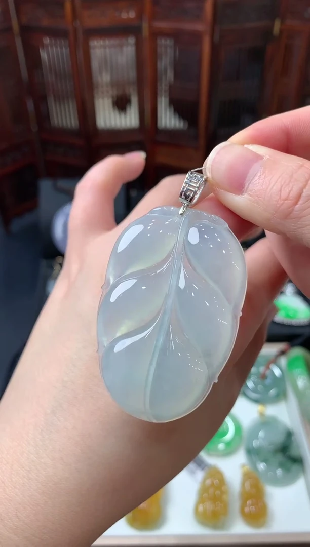 【闪购商品】翡翠吊坠(不含链)18K金镶嵌挂件