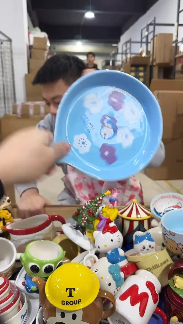 瓷片蓝色圆盘叮当猫烤盘微瑕