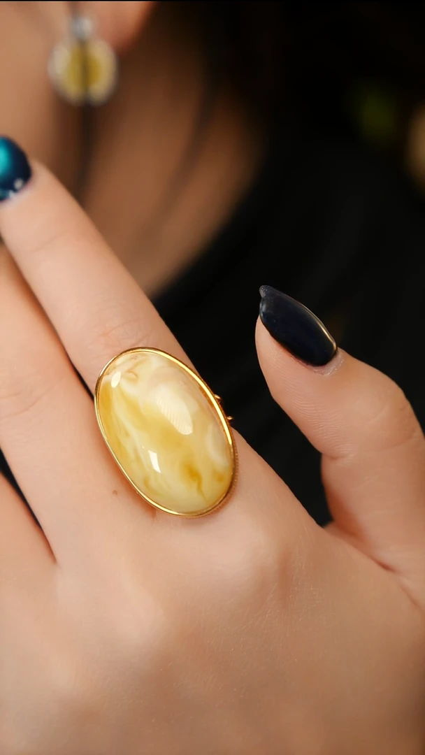 银S925镶嵌蜜蜡戒指戒指 微瑕