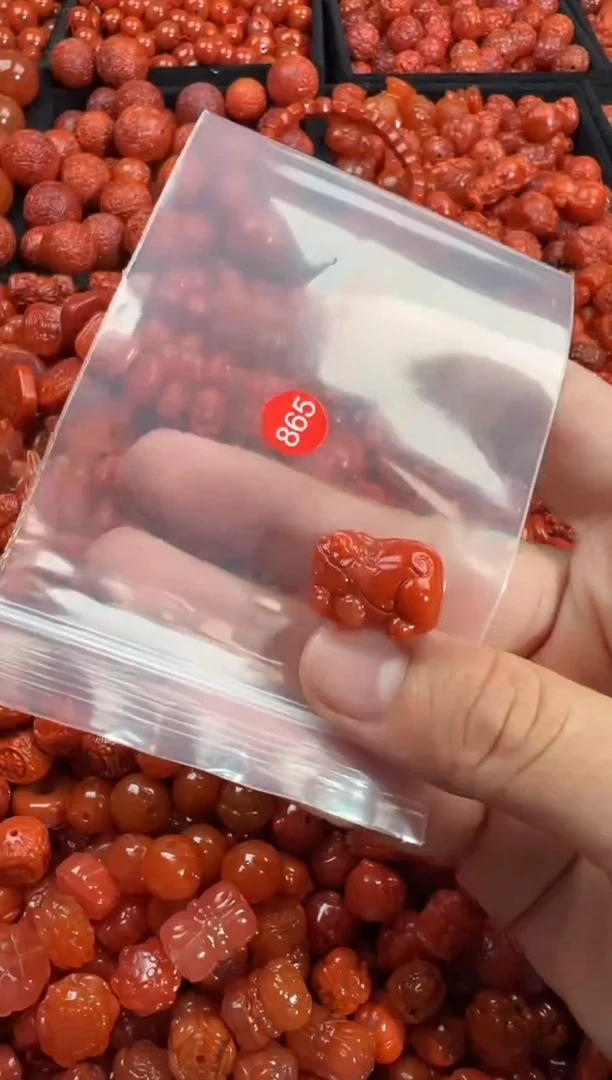 南红玛瑙未镶嵌颈饰1