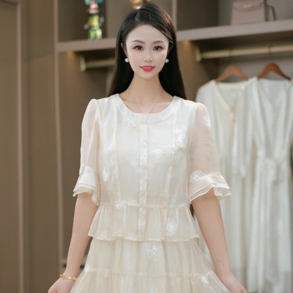 新法式盛夏休闲收腰复古轻奢气质温柔风轻奢高级感洋气爆款连衣裙