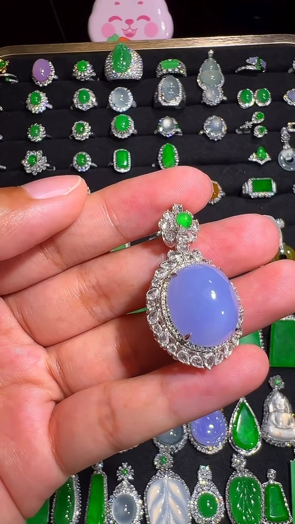 18K金镶嵌挂件翡翠吊坠