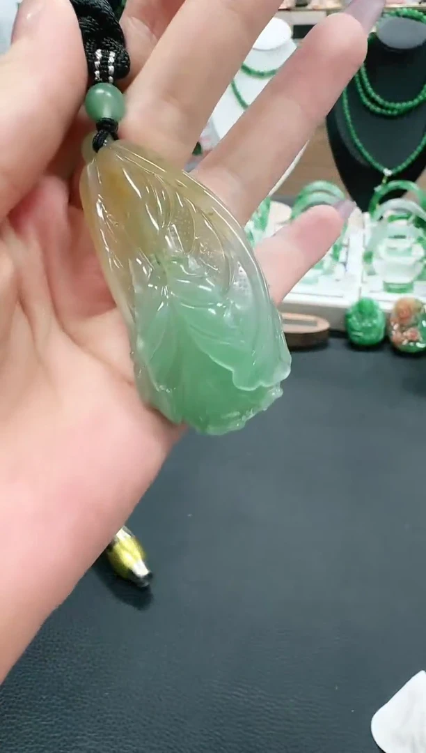 未镶嵌1石英质玉（非洲翠）/0381