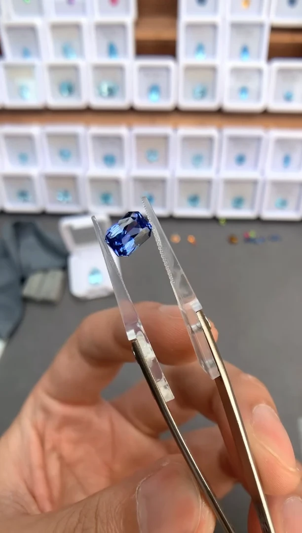 未镶嵌裸石定制蓝宝石3.04ct 矢车菊