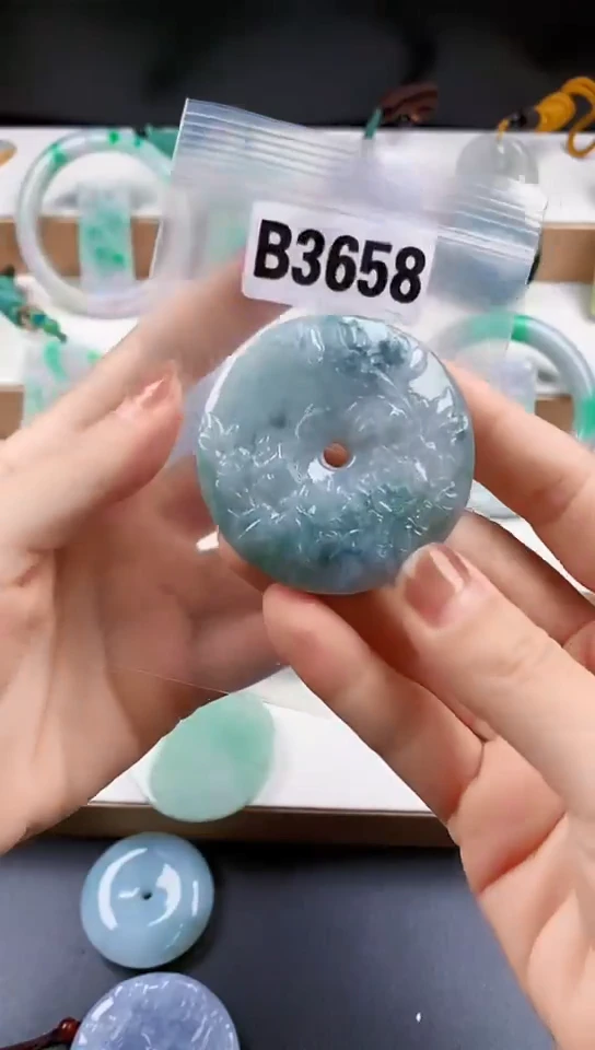 颈饰未镶嵌翡翠天然翡翠吊坠挂件
