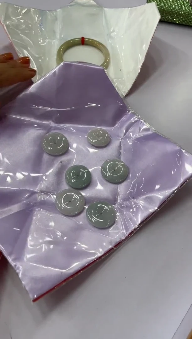 翡翠挂件未镶嵌多样性发1
