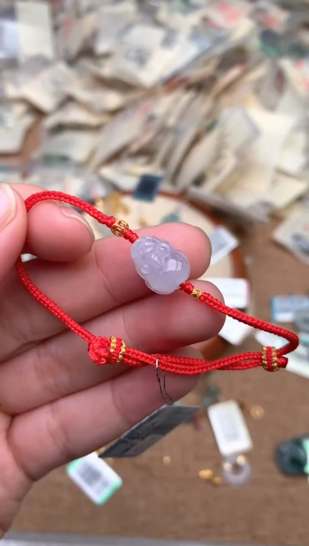 18K金镶嵌挂件翡翠 —