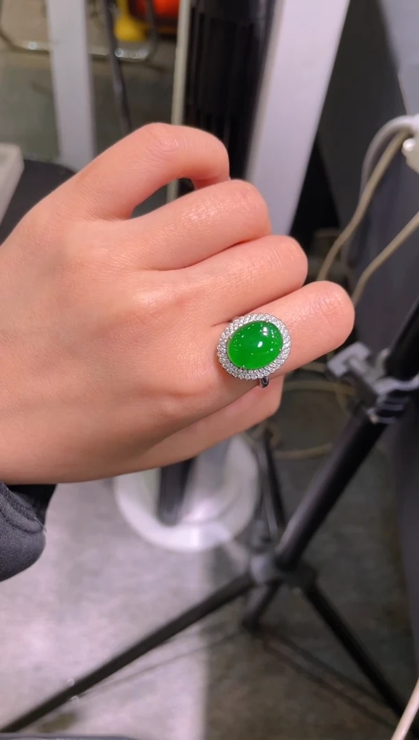 【闪购商品】翡翠吊坠(不含链)18K金镶嵌A41