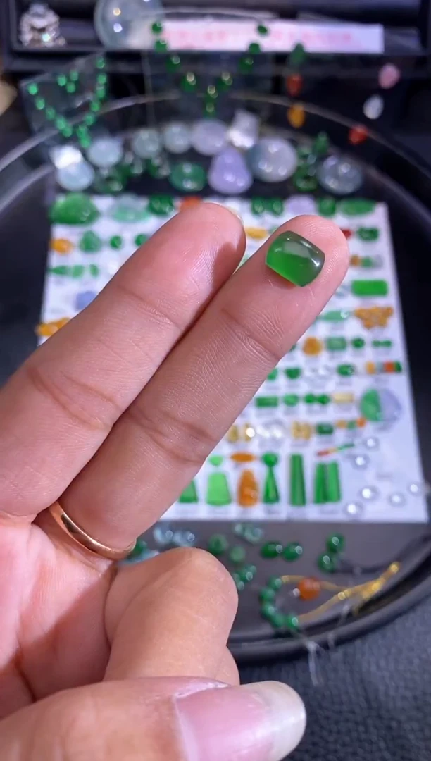 未镶嵌挂件翡翠马鞍